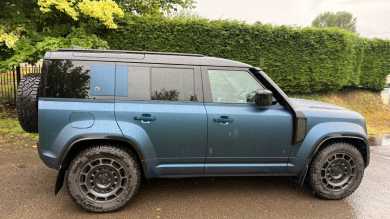 Land Rover Defender OCTA (2025 - )