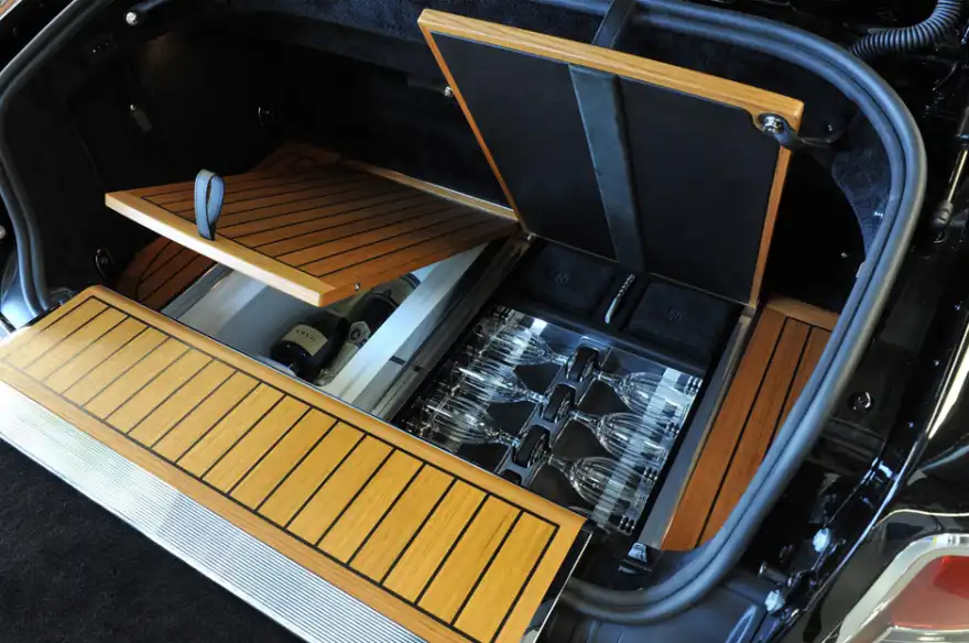 Rolls Royce Phantom Drophead Coupe - Fridge & Glasses in Boot