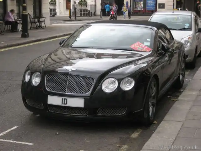 '1 D': £352,000