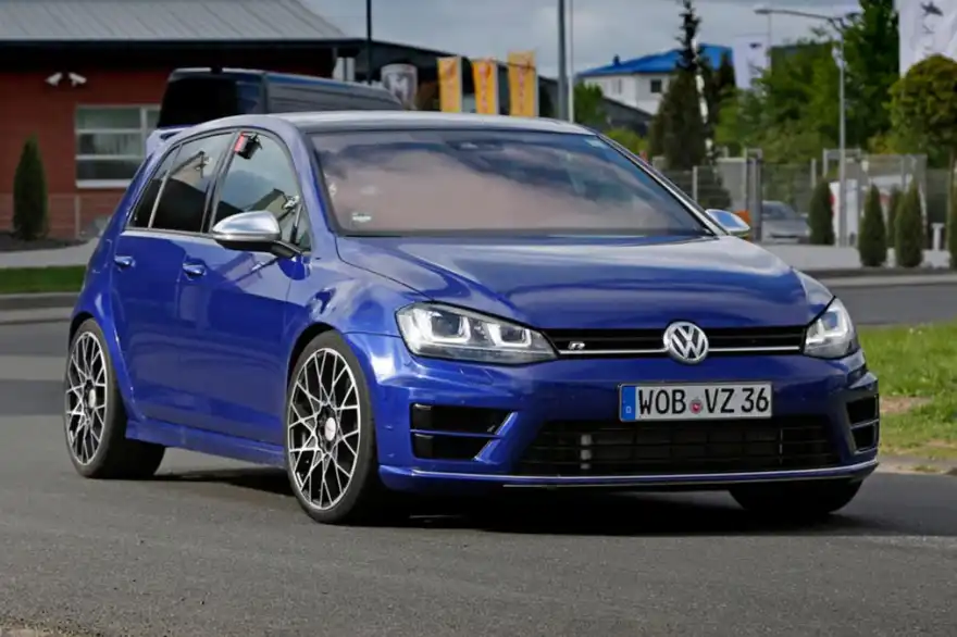 Volkswagen Golf R400