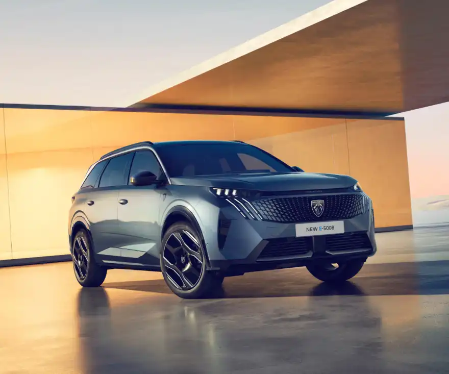 Peugeot E-5008: 415 miles