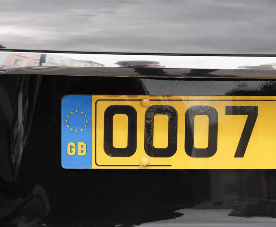 Driving with dirty number plates