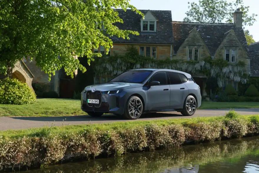 BMW iX