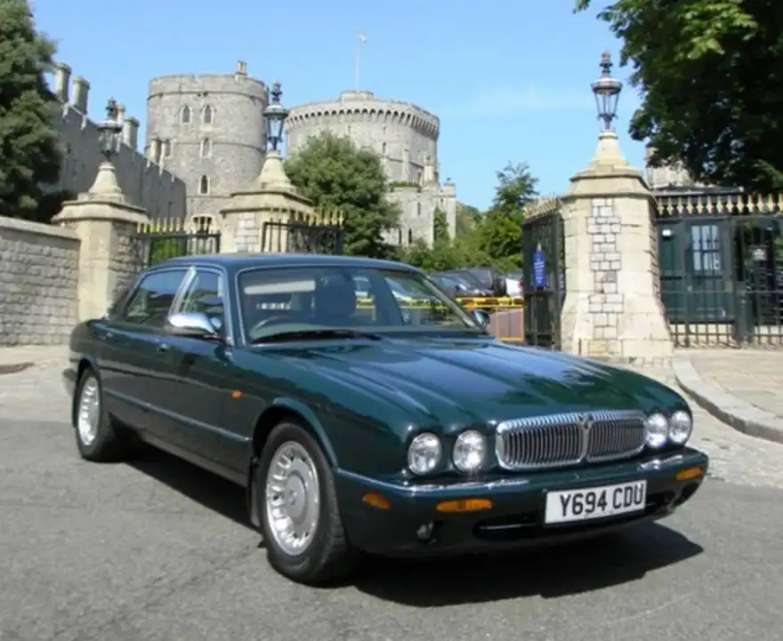 Daimler V8 Saloon LWB
