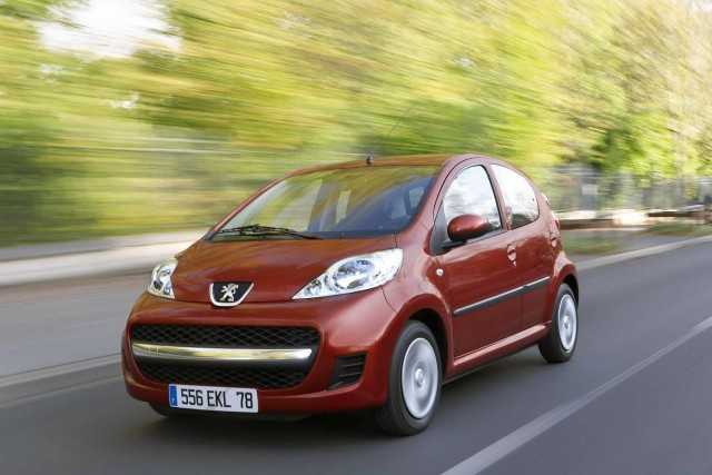 Hyundai i10 versus the Peugeot 107
