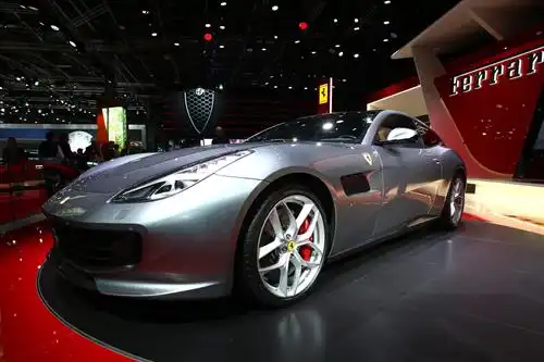 Ferrari GTC4Lusso T