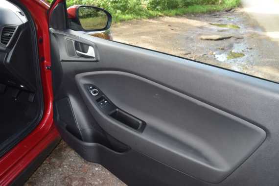 Hyundai i20 Coupe 2016 Review