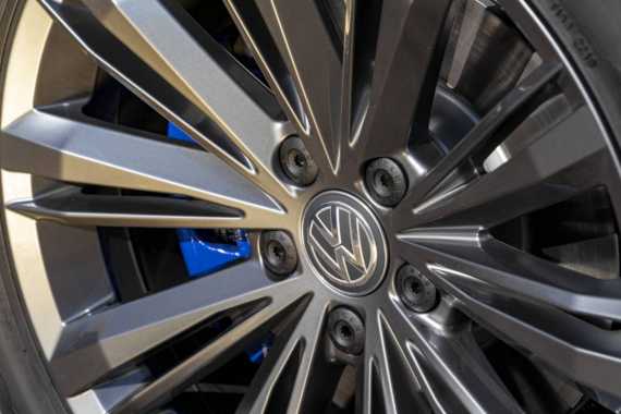 Volkswagen Passat Review