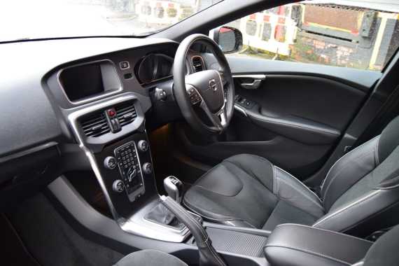 Volvo V40 2017 Review