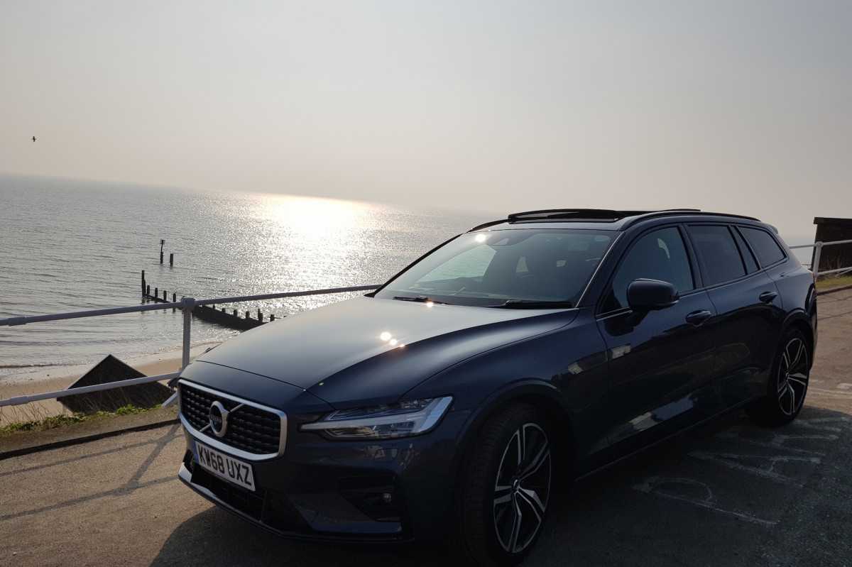 Volvo V60 R-Design (2018 - ) Review