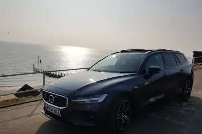 Volvo V60 R-Design (2018 - ) Review