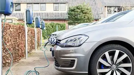 UK Electric Car Drivers Face Higher Fees to Charge at Peak Times