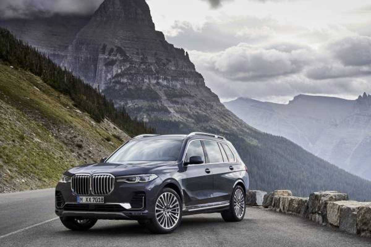 BMW’s New Flagship X Model - The BMW X7