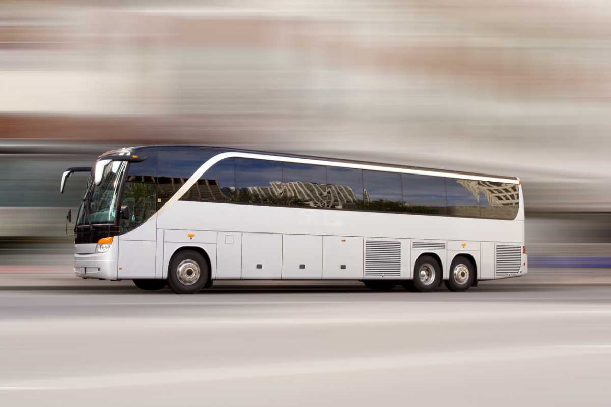 Ban 10 Year Old Tyres on Coaches, Minibuses & HGVs