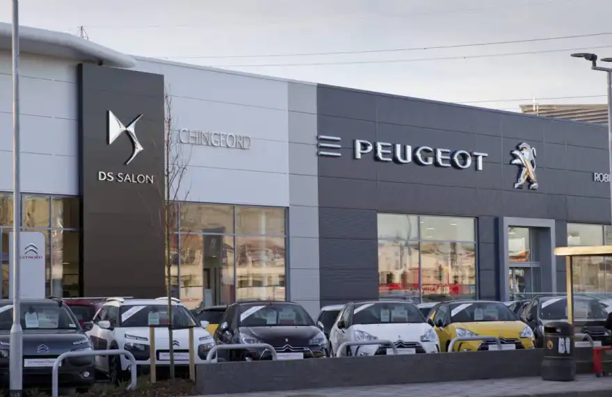 Special Service & MOT Offer for Regit users at Robins & Day – £100 Saving