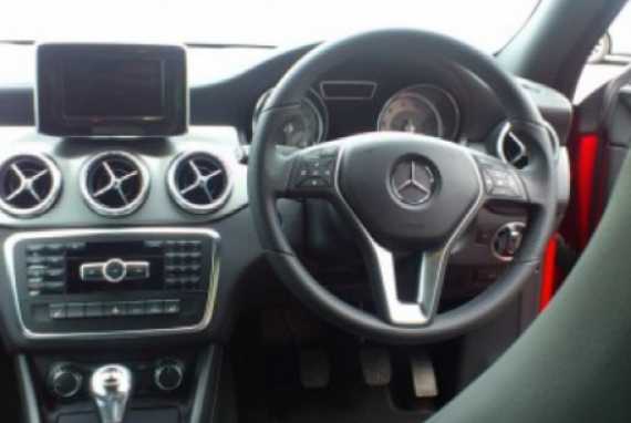 Mercedes-Benz Express Service Gets You Back on the Road in 1 Hour Image 0