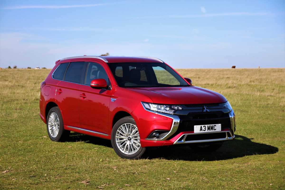 Mitsubishi Give the Outlander-PHEV Mid-life Enhancements
