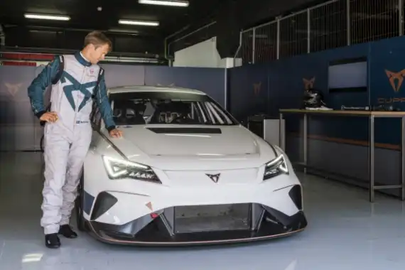 The World's First Ever Fully Electric Touring Car Hits the Tracks Image 0