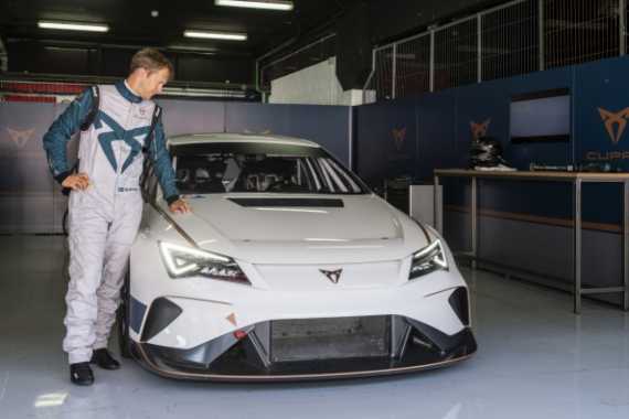 The World's First Ever Fully Electric Touring Car Hits the Tracks Image 0