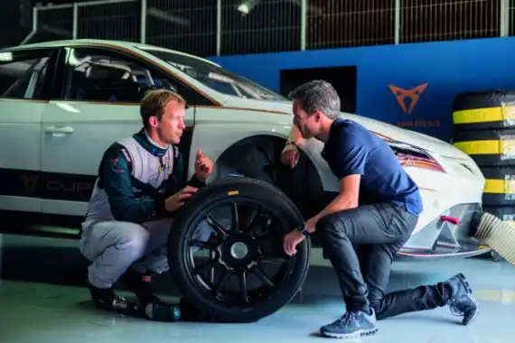 The World's First Ever Fully Electric Touring Car Hits the Tracks Image 1