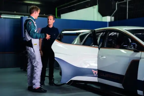 The World's First Ever Fully Electric Touring Car Hits the Tracks Image 2