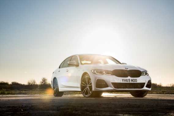 BMWs Electrified Plug-In Lineup Explained Image