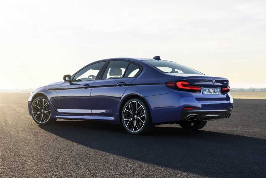 BMW Launch Their Facelifted 5-Series Saloon and Touring Via Livestream