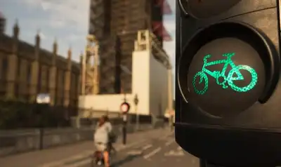 New Traffic Light System Favours Cyclists & Penalises Drivers