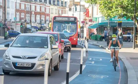 New Traffic Light System Favours Cyclists & Penalises Drivers Image