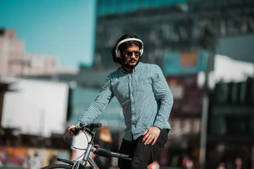Driver Legal Fears: Stop Cyclists Using Earphones Via Highway Code
