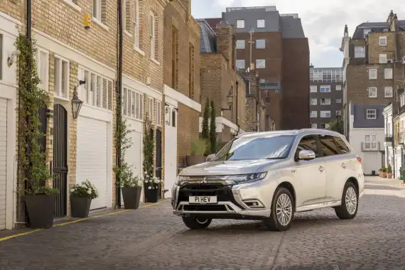 Car Dealerships Shift their Focus to Online Buying Image