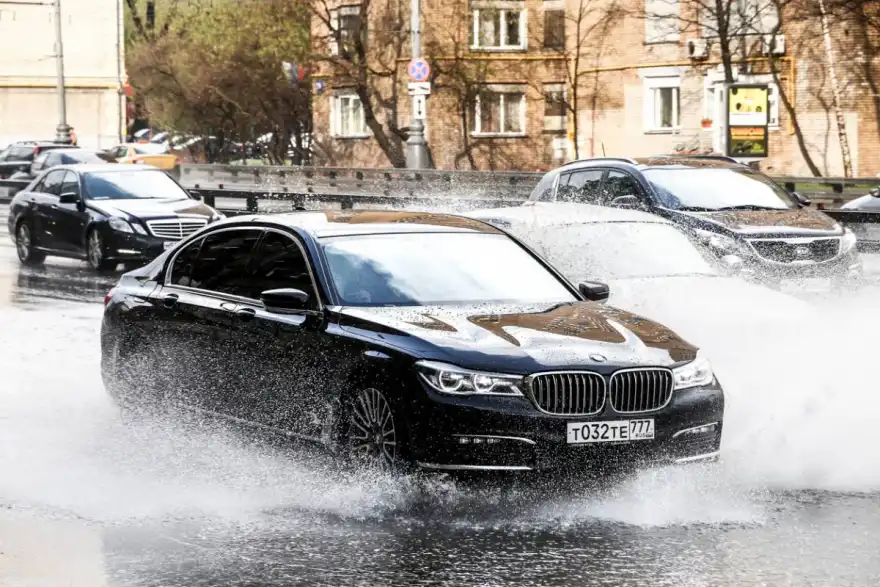 Beware: £5,000 Fine For Splashing Pedestrians (+ Points)