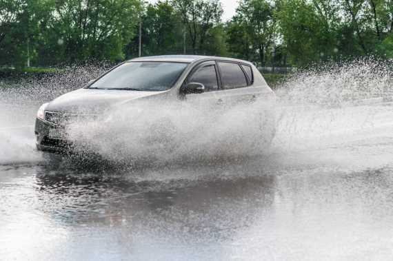 Beware: £5,000 Fine For Splashing Pedestrians (+ Points) Image
