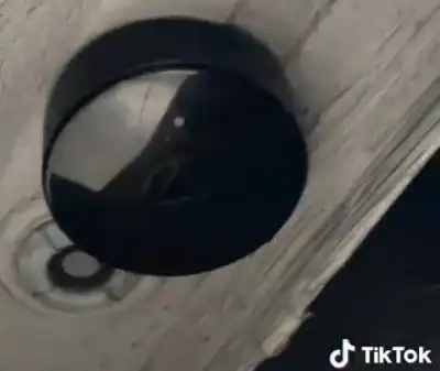 Mechanic makes worrying discovery after a woman takes her car for a service