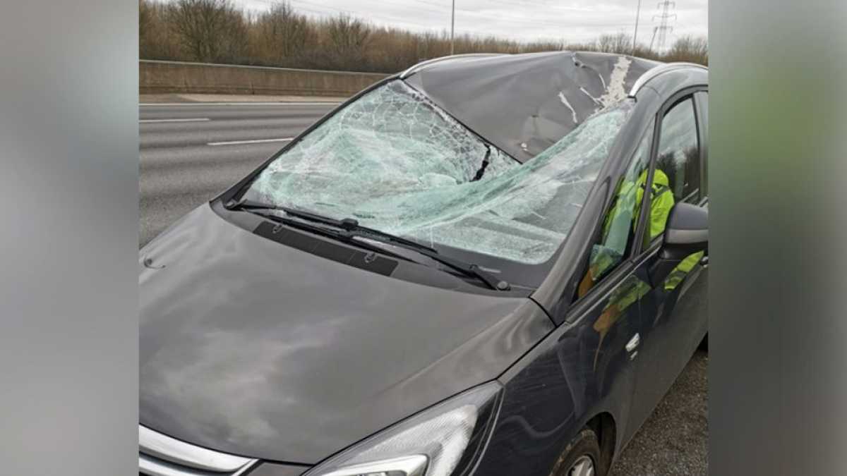 Driver gets scare of their life after wheel comes loose