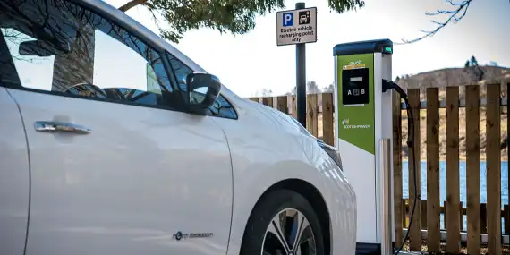 Labour pledges electric car interest-free loans for UK motorists  Image