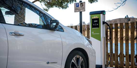Labour pledges electric car interest-free loans for UK motorists  Image
