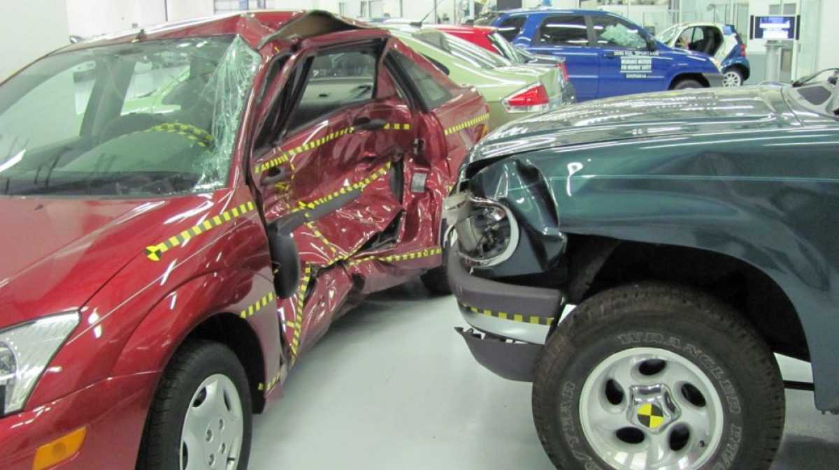 Crash for cash scam costing UK motorists millions