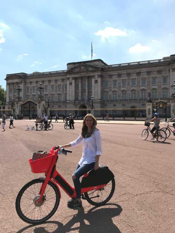 Opinion: Should city centre roads close for cars but not cyclists? Image
