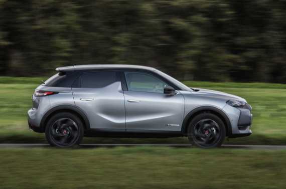 DS 3 Crossback E-Tense vs Peugeot e-2008 Image