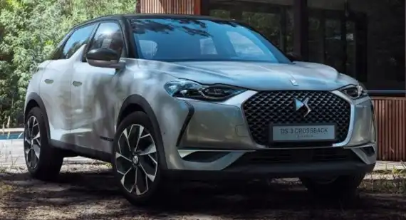 DS 3 Crossback E-Tense vs Peugeot e-2008 Image