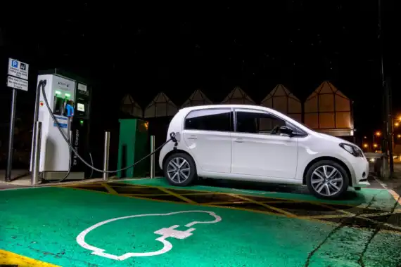 How much does it cost to install an electric car charging point? Image