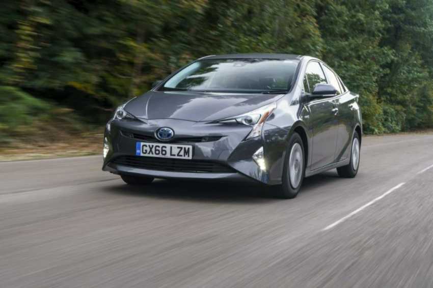 How long does a hybrid car battery last?