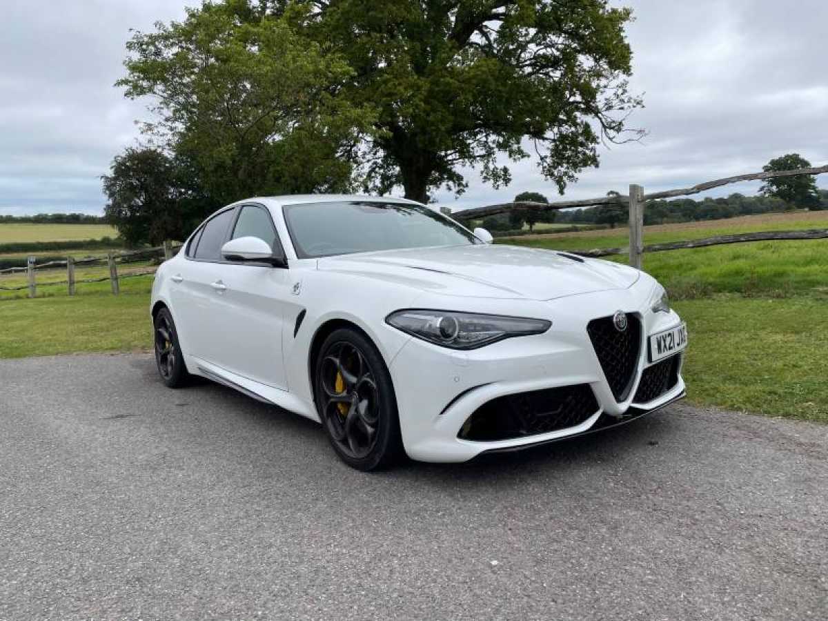 Alfa Romeo Giulia Quadrifoglio (2021 - )
