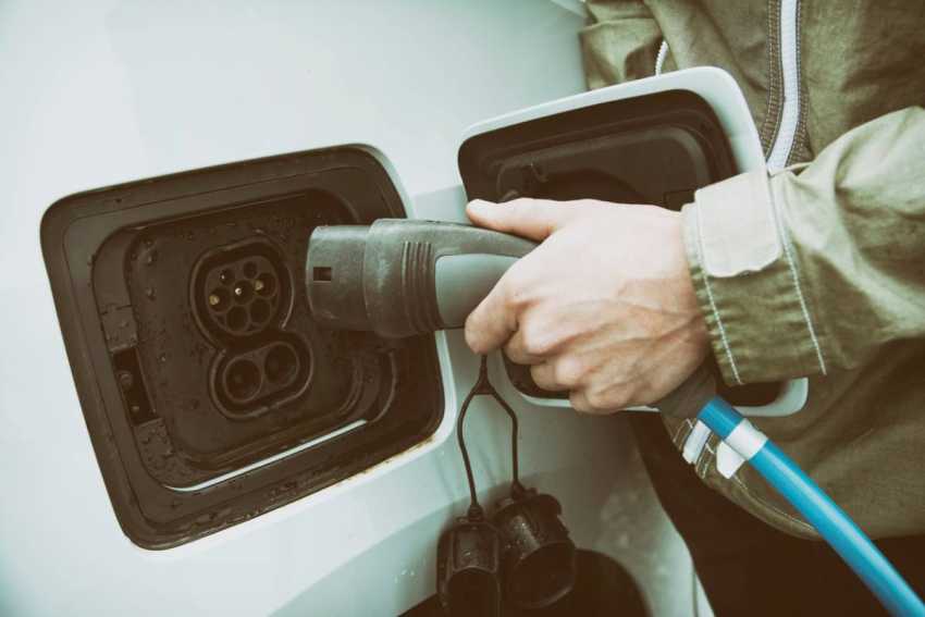 Electric car charge connectors explained