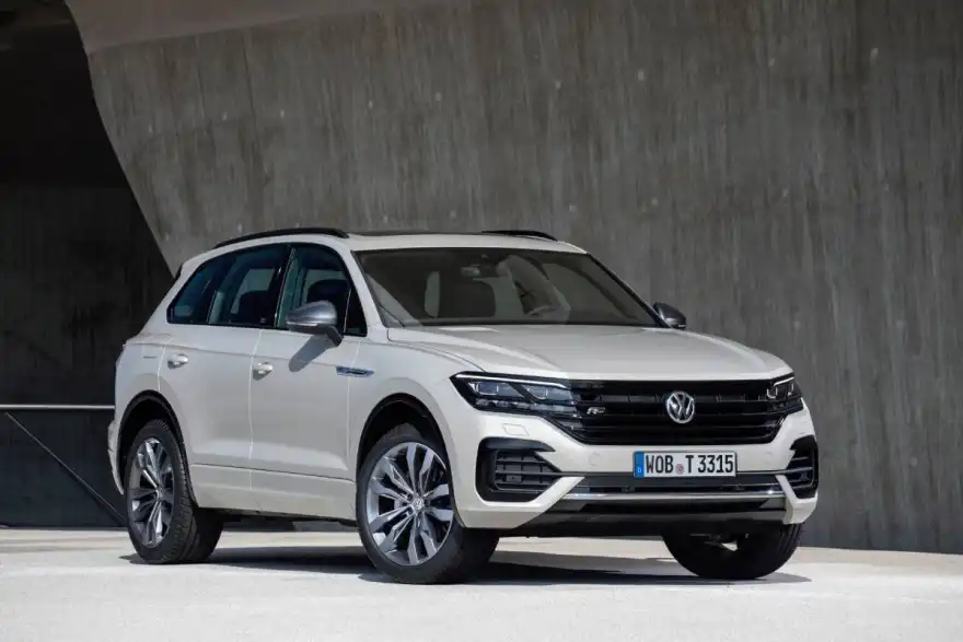 Top electrified towing cars