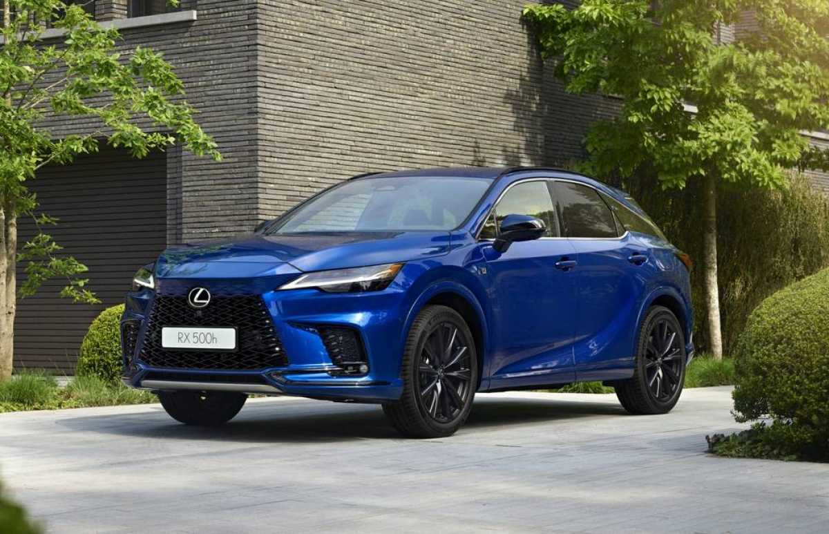 Two world premieres for Lexus