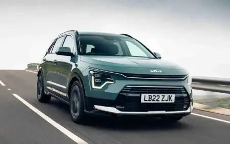 Kia Niro versus Renault Captur comparison