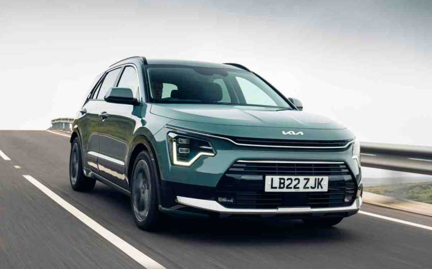 Kia Niro versus Renault Captur comparison