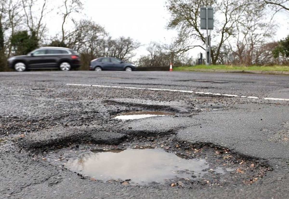 Pothole pandemic as breakdowns hits three-year high